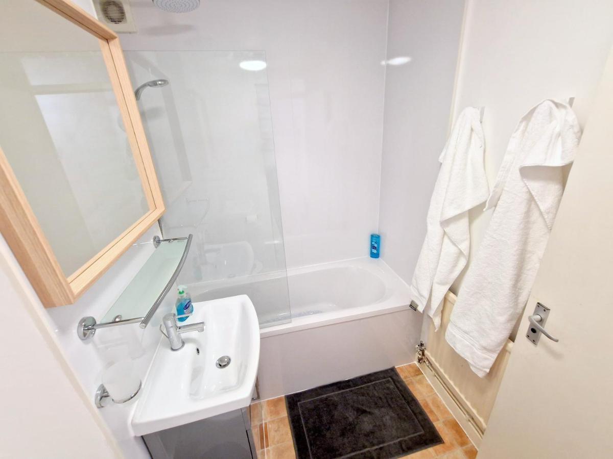 Flat In Battersea, 5 Minutes From Clapham Junction Station Lägenhet London Exteriör bild
